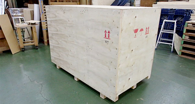 ケース梱包(密閉合板箱)