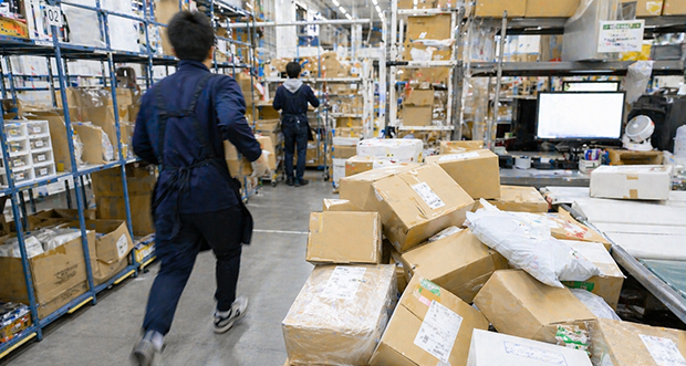 出荷とは？基本の流れ・出庫との違い・効率化のポイントまで徹底解説